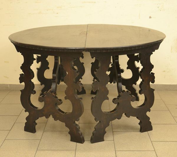 Coppia di consolle formanti tavolo circolare, in stile 600, in noce,