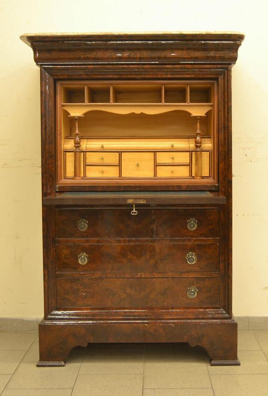 Secretaire, Inghilterra, inizi sec. XX, in mogano, tre cassetti e