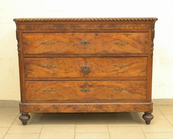 Cassettone, sec. XIX, in radica di noce, tre cassetti,  - Asta ANTIQUARIATO, COLLEZIONISMO E GIOIELLI - Poggio Bracciolini Casa d'Aste
