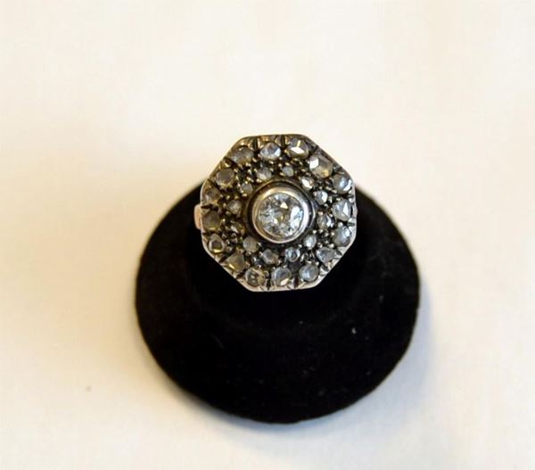 ANELLO INIZI SEC. XX&nbsp; IN ORO, ARGENTO E DIAMANTI