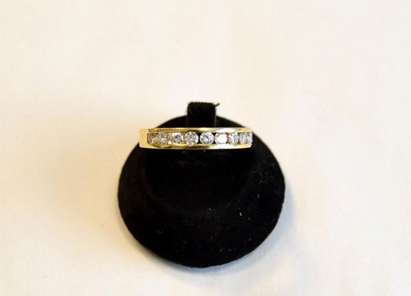 ANELLO&nbsp; IN ORO GIALLO E BRILLANTI
