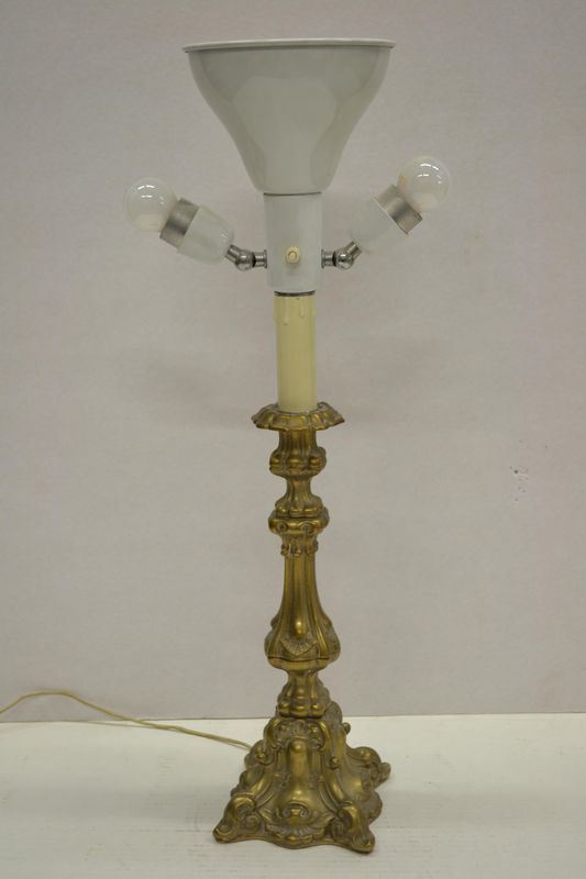 Quattro candelieri in metallo argentato adattate ad elettricit&#8230; alt. cm 70