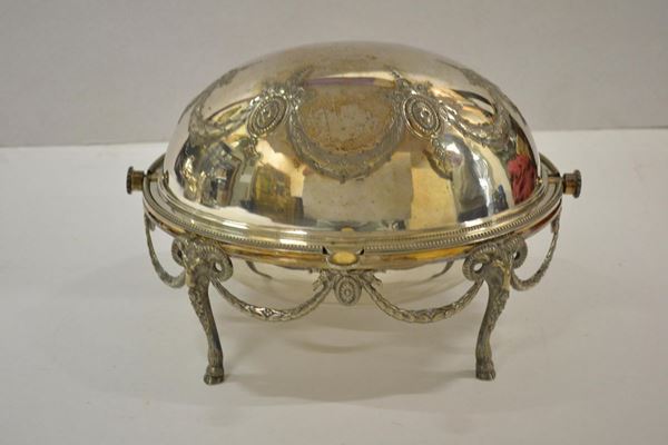 Scaldavivande, fine secolo XIX, in metallo argentato con coperchio a cupola, vasca interna estraibile traforata, cm 21,5x32x25&nbsp;&nbsp;&nbsp;&nbsp;&nbsp;&nbsp;&nbsp;&nbsp;&nbsp;&nbsp;&nbsp;&nbsp;&nbsp;&nbsp;&nbsp;&nbsp;&nbsp;&nbsp;&nbsp;&nbsp;&nbsp;&nbsp;&nbsp;&nbsp;&nbsp;&nbsp;&nbsp;&nbsp;&nbsp;&nbsp;