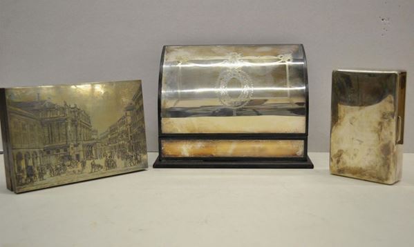 Porta lettere in pelle con fronte rivestito in argento e due scatole da&nbsp;&nbsp;&nbsp;