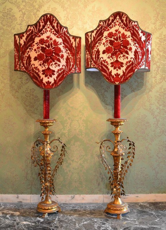 Coppia di piantane, inizi sec. XX, in legno e metallo dorato,
