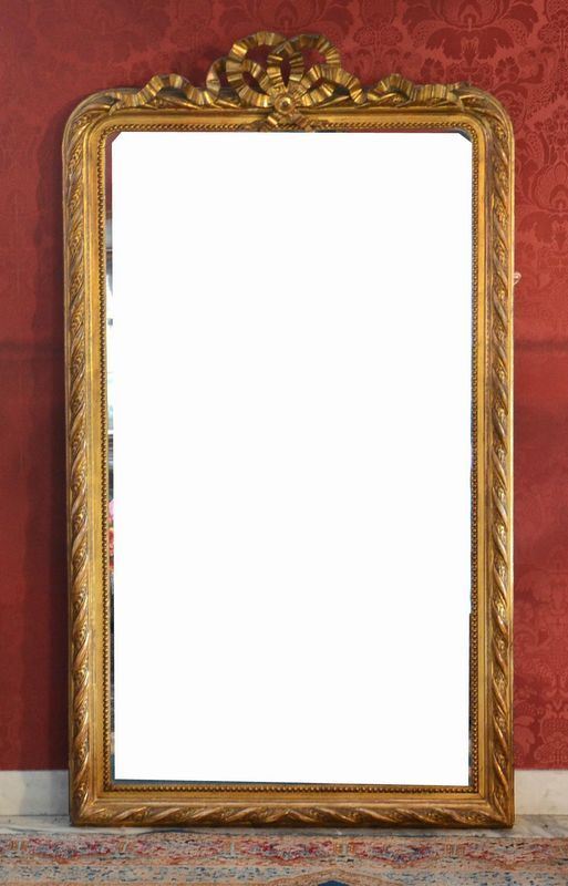Cornice, Francia, sec. XIX, in legno dorato e