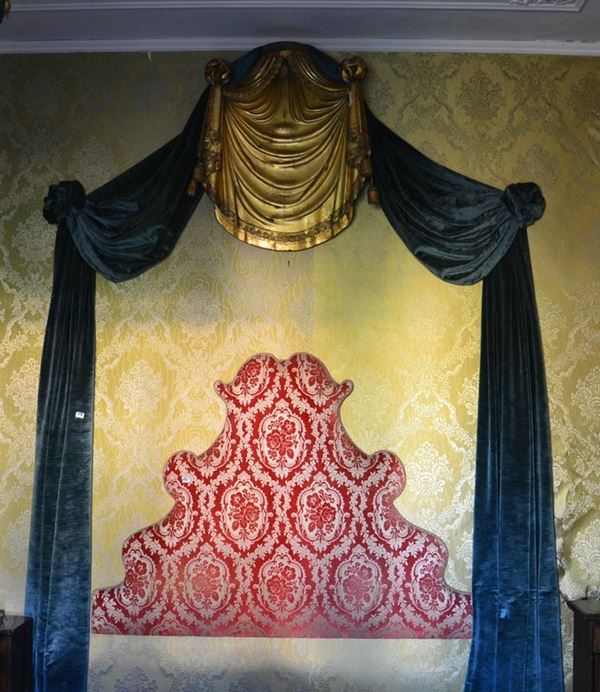 Fregio nobiliare, sec. XIX, in legno dorato e intagliato, alt. cm 96  - Asta DECORAZIONE D'INTERNI - Poggio Bracciolini Casa d'Aste