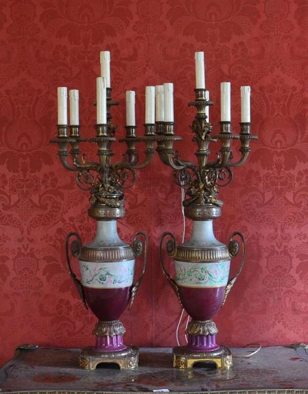 Coppia di candelieri, Francia, inizi sec. XX, in bronzo e porcellana,