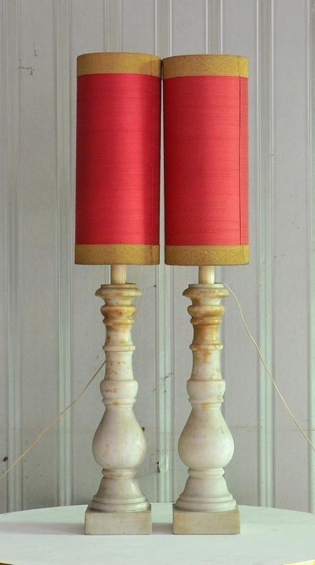 Coppia di lumi, sec. XX, in marmo tornito,  - Asta DECORAZIONE D'INTERNI - Poggio Bracciolini Casa d'Aste
