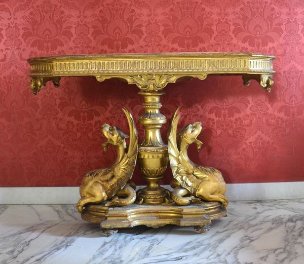 Tavolino, Italia centrale, sec. XIX, in legno intagliato e dorato,