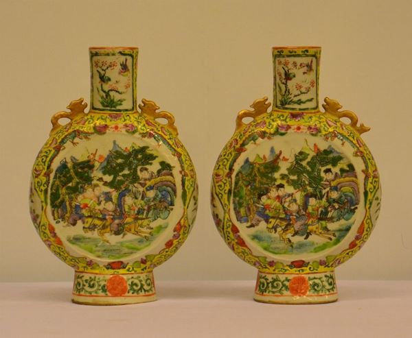 Coppia di vasi, arte orientale, sec. XIX, in ceramica  - Asta DECORAZIONE D'INTERNI - Poggio Bracciolini Casa d'Aste