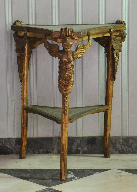 Tavolino, in stile 700, in legno dorato e