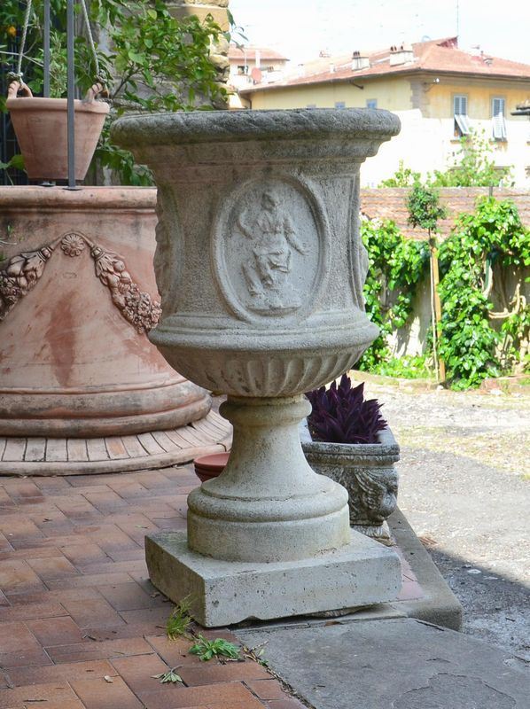 Cinque vasi, sec. XX, in pietra