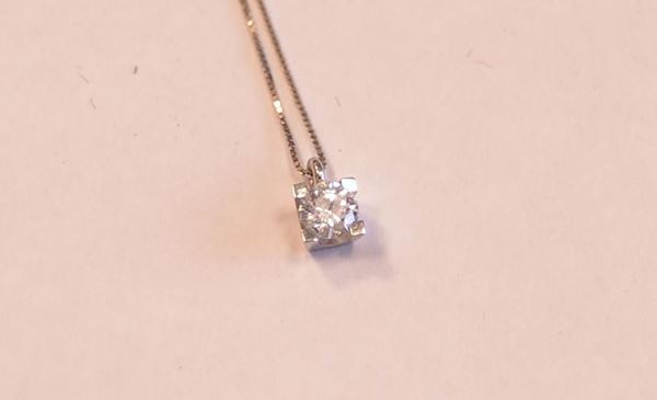 COLLANA IN ORO BIANCO E DIAMANTE , PUNTO LUCE