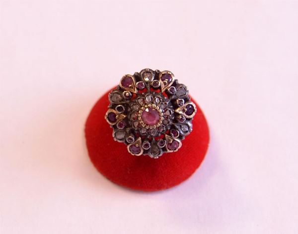 ANELLO, INIZI SEC. XX&nbsp; IN ORO GIALLO E ARGENTO&nbsp;&nbsp;&nbsp;&nbsp;&nbsp;&nbsp;&nbsp;&nbsp;&nbsp;&nbsp;&nbsp;&nbsp;&nbsp;&nbsp;&nbsp;&nbsp;&nbsp;&nbsp;&nbsp;&nbsp;&nbsp;&nbsp;&nbsp;&nbsp;&nbsp;&nbsp;&nbsp;&nbsp;