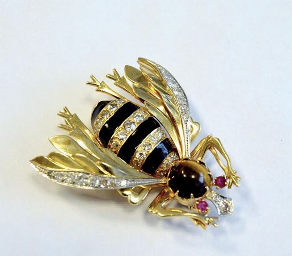 SPILLA, IN ORO GIALLO, ORO BIANCO, DIAMANTI,SMALTI&nbsp;&nbsp;&nbsp;&nbsp;&nbsp;&nbsp;&nbsp;&nbsp;&nbsp;&nbsp;&nbsp;&nbsp;&nbsp;&nbsp;&nbsp;&nbsp;&nbsp;&nbsp;&nbsp;&nbsp;&nbsp;&nbsp;&nbsp;&nbsp;