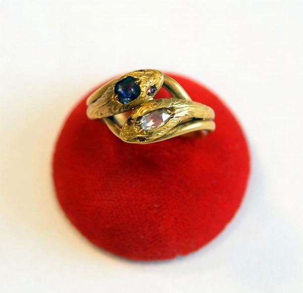 ANELLO IN ORO GIALLO , DIAMANTE E ZAFFIRO