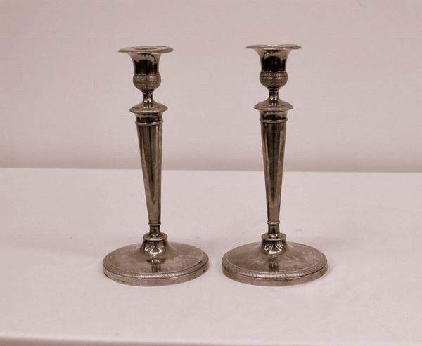 COPPIA DI CANDELIERI, INIZI SEC. XX                                         - Asta GIOIELLI, ARREDI, DIPINTI E OGGETTI D'ARTE - Poggio Bracciolini Casa d'Aste