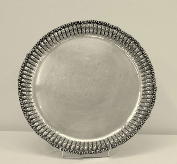 VASSOIO , SEC. XX , ARGENTIERE&nbsp; DABBENE MILANO&nbsp;&nbsp;&nbsp;&nbsp;&nbsp;&nbsp;&nbsp;&nbsp;&nbsp;&nbsp;&nbsp;&nbsp;&nbsp;&nbsp;&nbsp;&nbsp;&nbsp;&nbsp;&nbsp;&nbsp;&nbsp;&nbsp;&nbsp;&nbsp;&nbsp;&nbsp;&nbsp;&nbsp;  - Asta GIOIELLI, ARREDI, DIPINTI E OGGETTI D'ARTE - Poggio Bracciolini Casa d'Aste