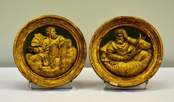 Due altorilievi, sec. XVIII, in legno dorato, raffiguranti