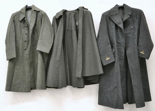DUE CAPPOTTI ED UN MANTELLO MILITARI ,