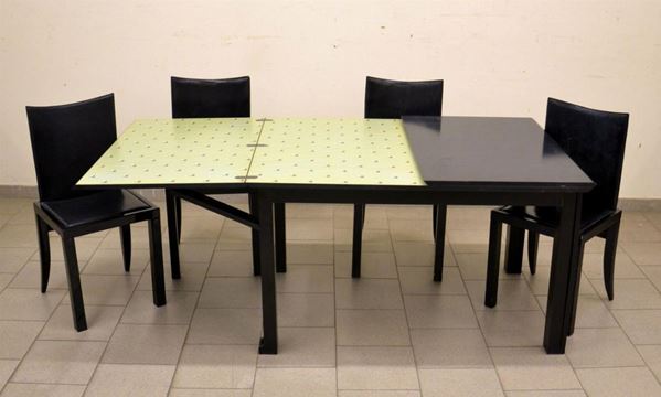 Tavolo e quattro sedie, manifattura Poltronova, in legno laccato