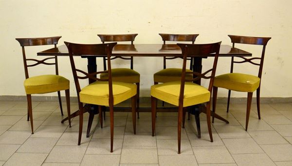 Tavolo e sei sedie, anni &#8217;60, in noce, piano rettangolare sostenuto da