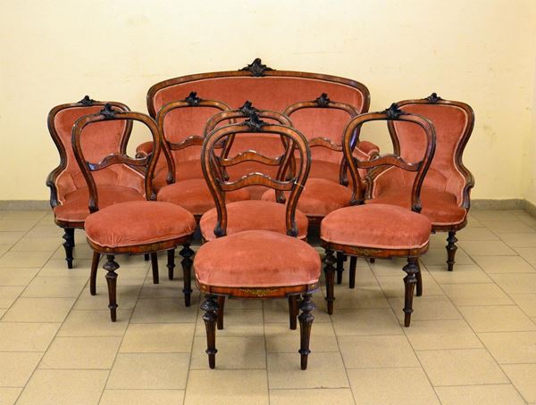Salotto, Toscana, sec. XIX, in noce sagomato, composto da: