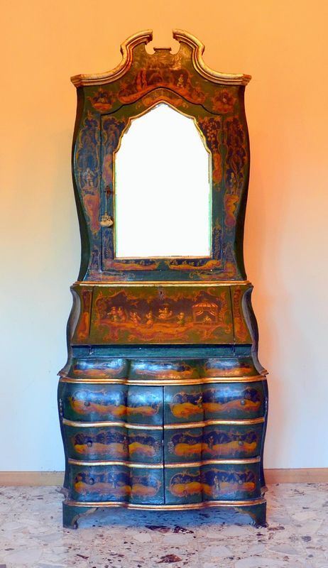 Trumeau, in stile 700, in legno laccato verde e decorato a cineserie,