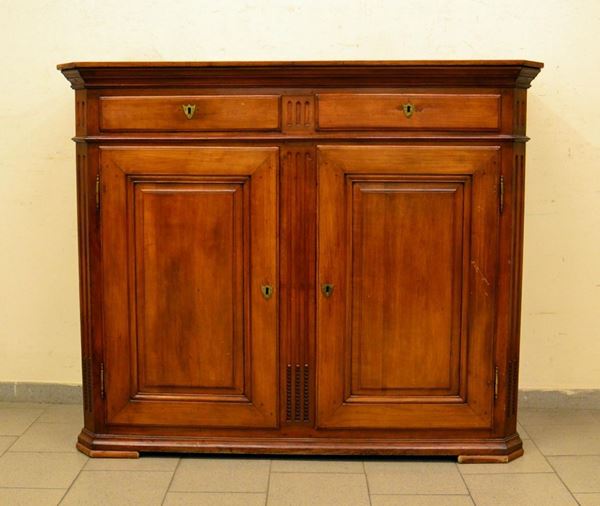 Credenza, sec. XIX, in ciliegio e noce, due sportelli e