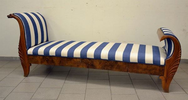 Dormeuse, sec. XIX, in noce, finali a teste di cigno,  - Asta GIOIELLI, ARREDI, DIPINTI E OGGETTI D'ARTE - Poggio Bracciolini Casa d'Aste