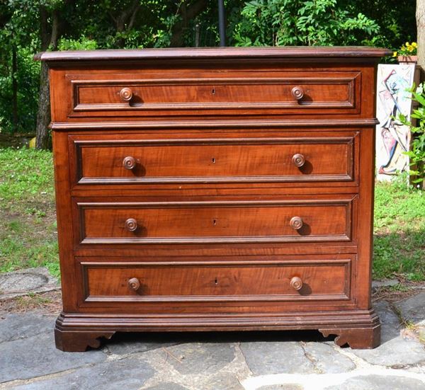 Cassettone, sec. XIX, in noce,  - Asta GIOIELLI, ARREDI, DIPINTI E OGGETTI D'ARTE - Poggio Bracciolini Casa d'Aste