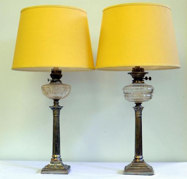 DUE LAMPADE DA TAVOLO, INIZI SECOLO XX&nbsp;&nbsp;&nbsp;&nbsp;&nbsp;&nbsp;&nbsp;&nbsp;&nbsp;&nbsp;&nbsp;&nbsp;&nbsp;&nbsp;&nbsp;&nbsp;&nbsp;&nbsp;&nbsp;&nbsp;&nbsp;&nbsp;&nbsp;&nbsp;&nbsp;&nbsp;&nbsp;&nbsp;&nbsp;&nbsp;&nbsp;&nbsp;&nbsp;&nbsp;&nbsp;&nbsp;