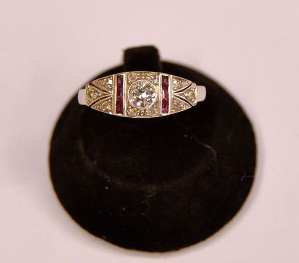 ANELLO IN ORO BIANCO, DIAMANTI E RUBINI