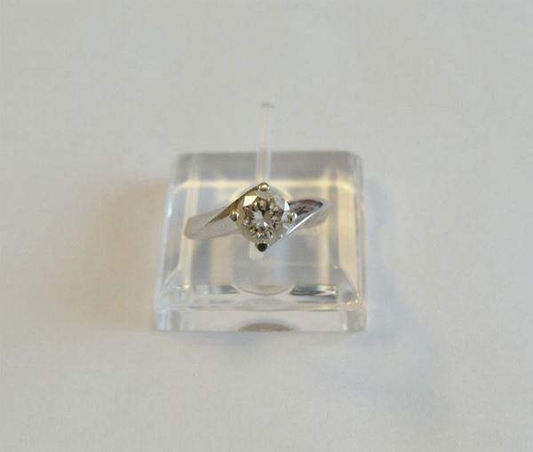 ANELLO IN ORO BIANCO E DIAMANTE