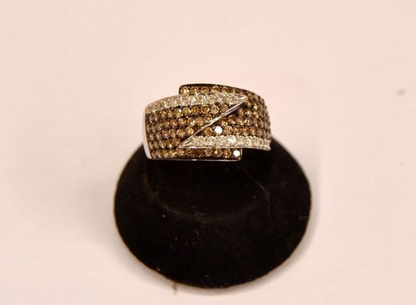 ANELLO IN ORO BIANCO E DIAMANTI