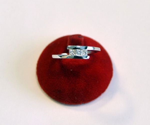 ANELLO IN ORO BIANCO E DIAMANTI
