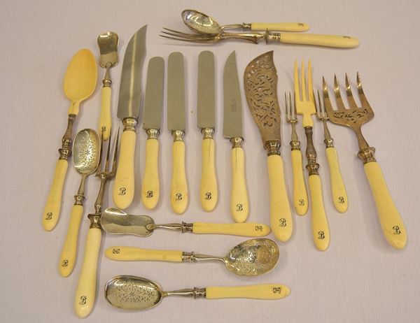 QUARANTOTTO COLTELLI, E QUINDICI POSATE VARIE  - Asta MOBILI, DIPINTI, OGGETTI D'ARTE E GIOIELLI - Poggio Bracciolini Casa d'Aste