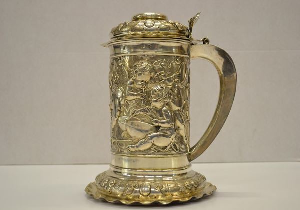 Tankard, Europa centrale, secolo XIX, in argento sbalzato con putti,&nbsp;&nbsp;&nbsp;&nbsp;&nbsp;&nbsp;