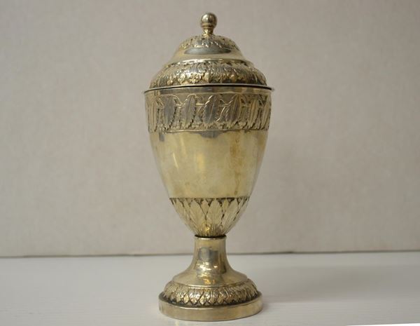 COPPETTA CON COPERCHIO, GERMANIA, FINE SECOLO XIX  - Asta MOBILI, DIPINTI, OGGETTI D'ARTE E GIOIELLI - Poggio Bracciolini Casa d'Aste
