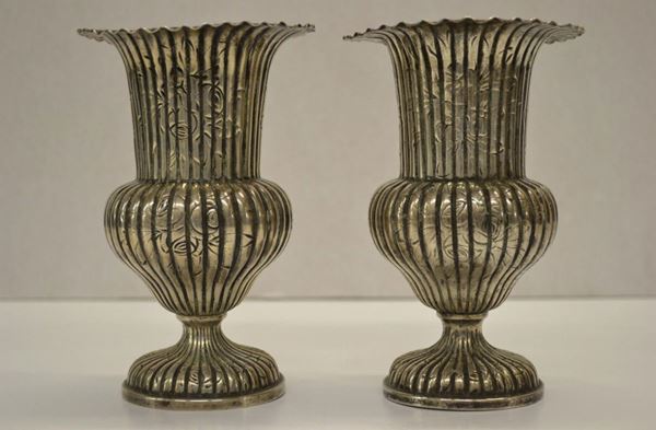 COPPIA DI VASETTI, INIZI SECOLO XX  - Asta MOBILI, DIPINTI, OGGETTI D'ARTE E GIOIELLI - Poggio Bracciolini Casa d'Aste