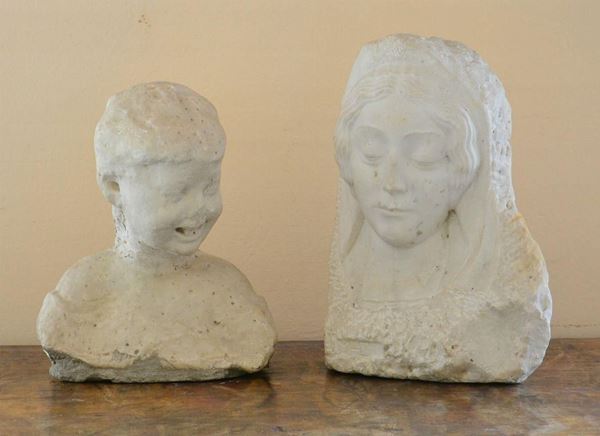 Due sculture, sec. XIX, in marmo, raffiguranti busti femminili,  - Asta MOBILI, DIPINTI, OGGETTI D'ARTE E GIOIELLI - Poggio Bracciolini Casa d'Aste