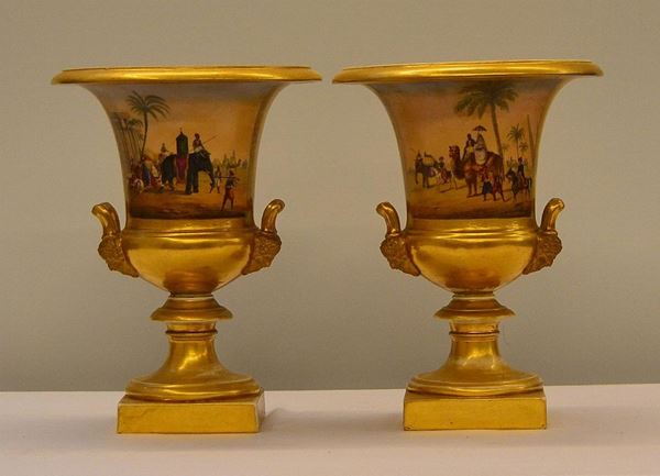 Coppia di vasi, Francia, sec. XIX, in porcellana policroma,