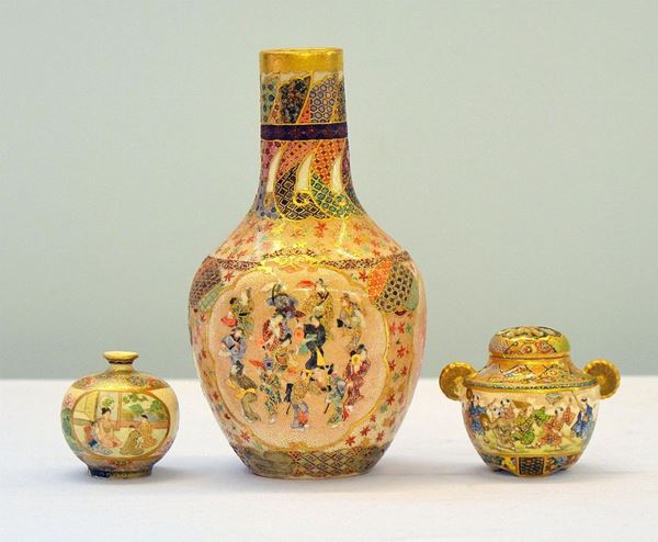Anfora e due piccoli vasi, arte orientale, sec. XIX,