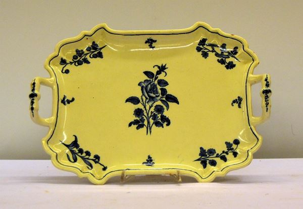 Vassoio, Italia settentrionale, fine sec. XVIII, in maiolica decorata in