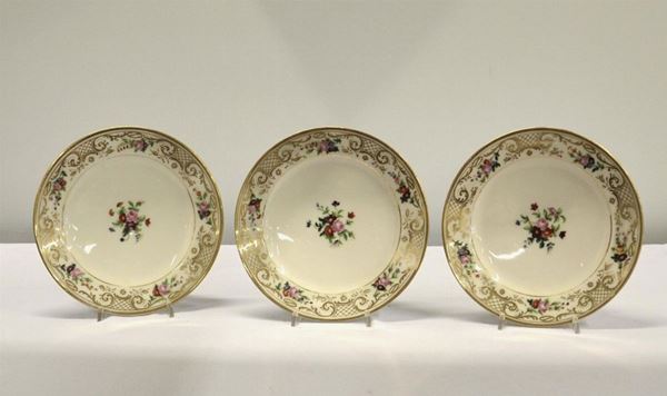 CINQUANTACINQUE PIATTI DA DESSERT , INIZI SEC. XX  - Asta MOBILI, DIPINTI, OGGETTI D'ARTE E GIOIELLI - Poggio Bracciolini Casa d'Aste
