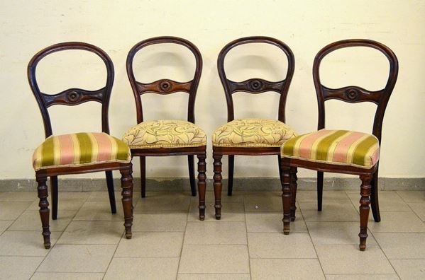 Quattro sedie, sec. XIX, in noce, sedute  - Asta MOBILI, DIPINTI, OGGETTI D'ARTE E GIOIELLI - Poggio Bracciolini Casa d'Aste