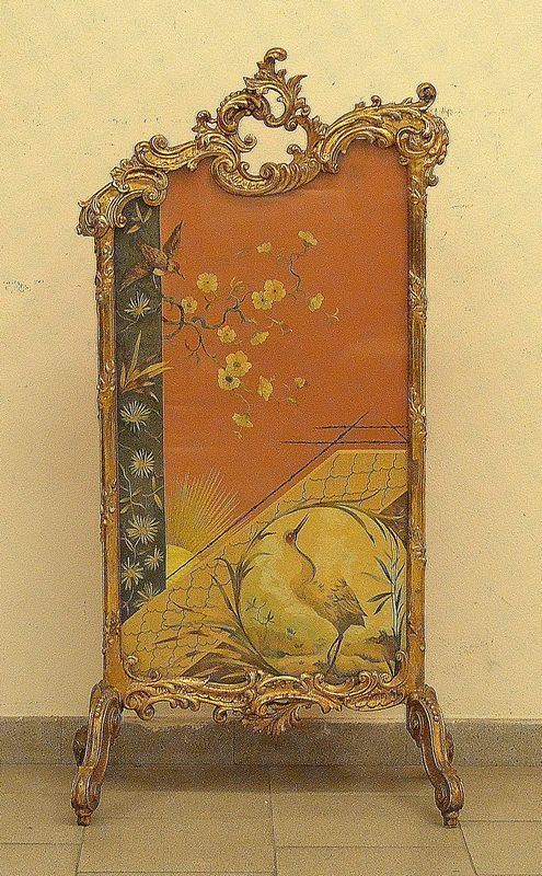 Paravento, fine sec. XIX, in legno dorato e intagliato,