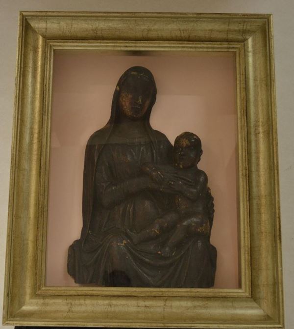 Scultura lignea raffigurante Madonna col Bambino&nbsp;&nbsp;&nbsp;&nbsp;&nbsp;&nbsp;&nbsp;&nbsp;&nbsp;&nbsp;&nbsp;&nbsp;&nbsp;&nbsp;&nbsp;&nbsp;&nbsp;&nbsp;&nbsp;&nbsp;&nbsp;&nbsp;&nbsp;&nbsp;&nbsp;&nbsp;
