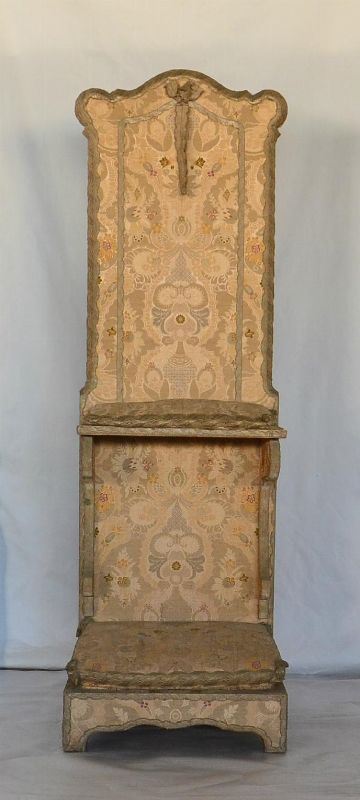 INGINOCCHIATOIO CON ALZATA, PIEMONTE, SECOLO XVIII&nbsp;&nbsp;&nbsp;&nbsp;&nbsp;&nbsp;&nbsp;&nbsp;&nbsp;&nbsp;&nbsp;&nbsp;&nbsp;&nbsp;&nbsp;&nbsp;&nbsp;&nbsp;&nbsp;&nbsp;&nbsp;&nbsp;&nbsp;&nbsp;